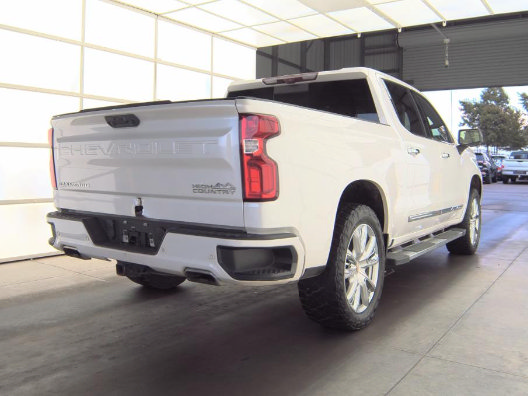 Used 2024 Chevrolet Silverado 1500 High Country w/ High Country Premium Package AWD/4WD image 2