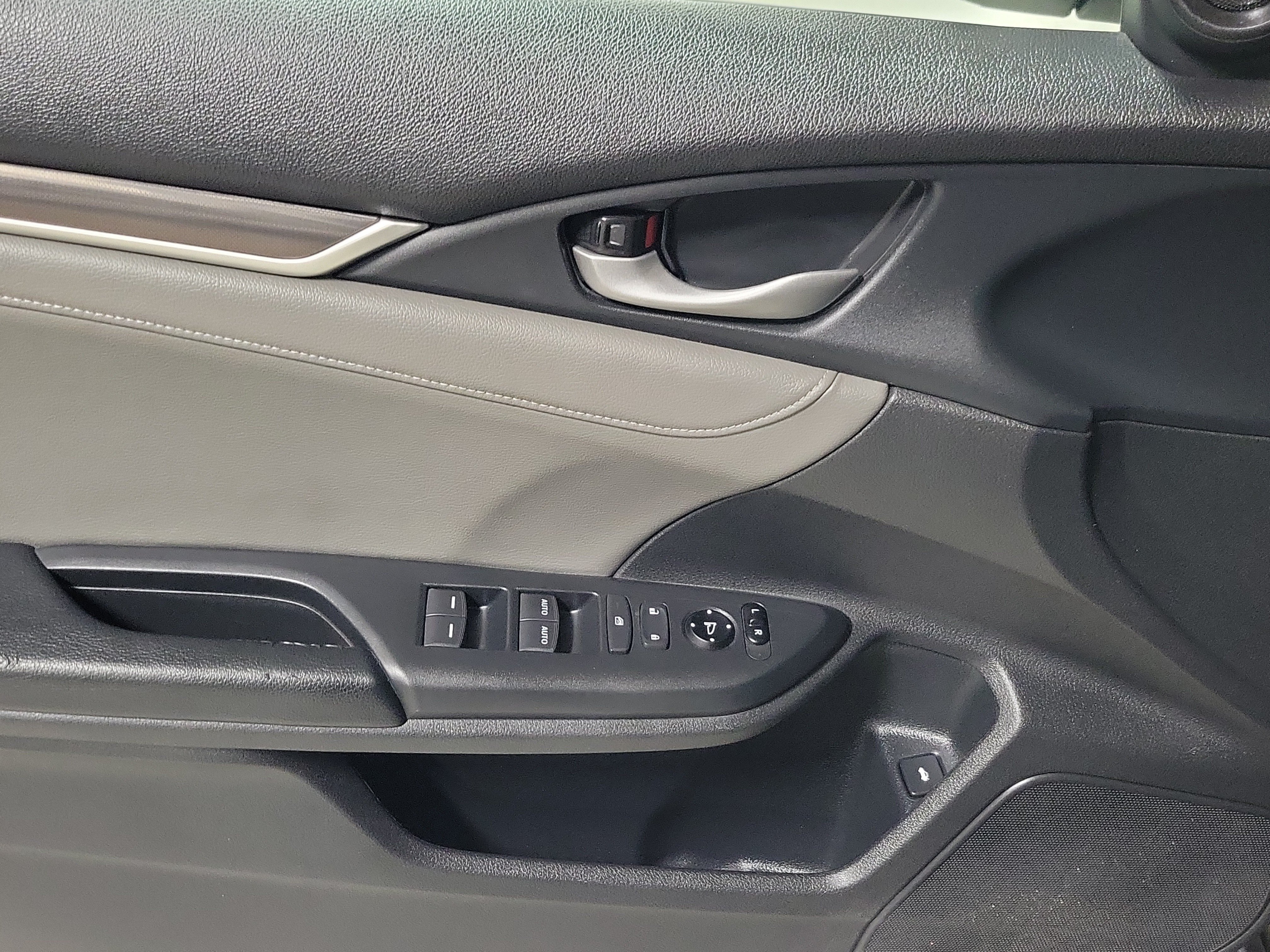 Used 2020 Honda Civic EX-L image 19