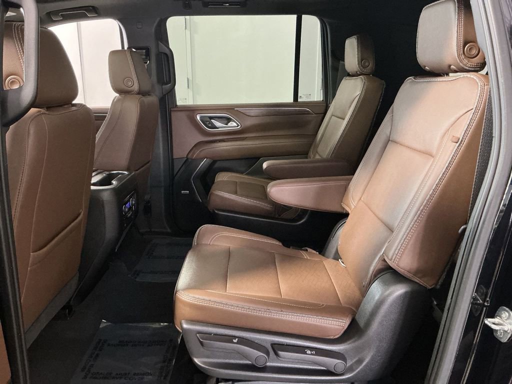 Used 2021 Chevrolet Suburban High Country image 32