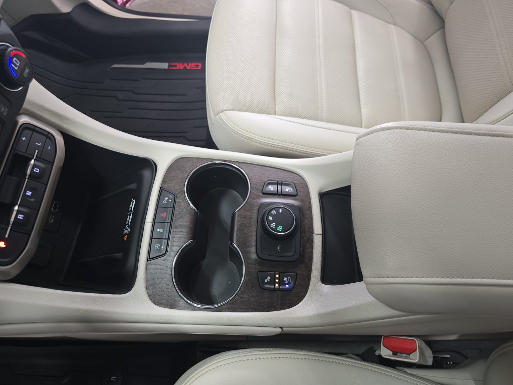 Used 2022 GMC Acadia Denali w/ Denali Ultimate Package AWD/4WD image 26
