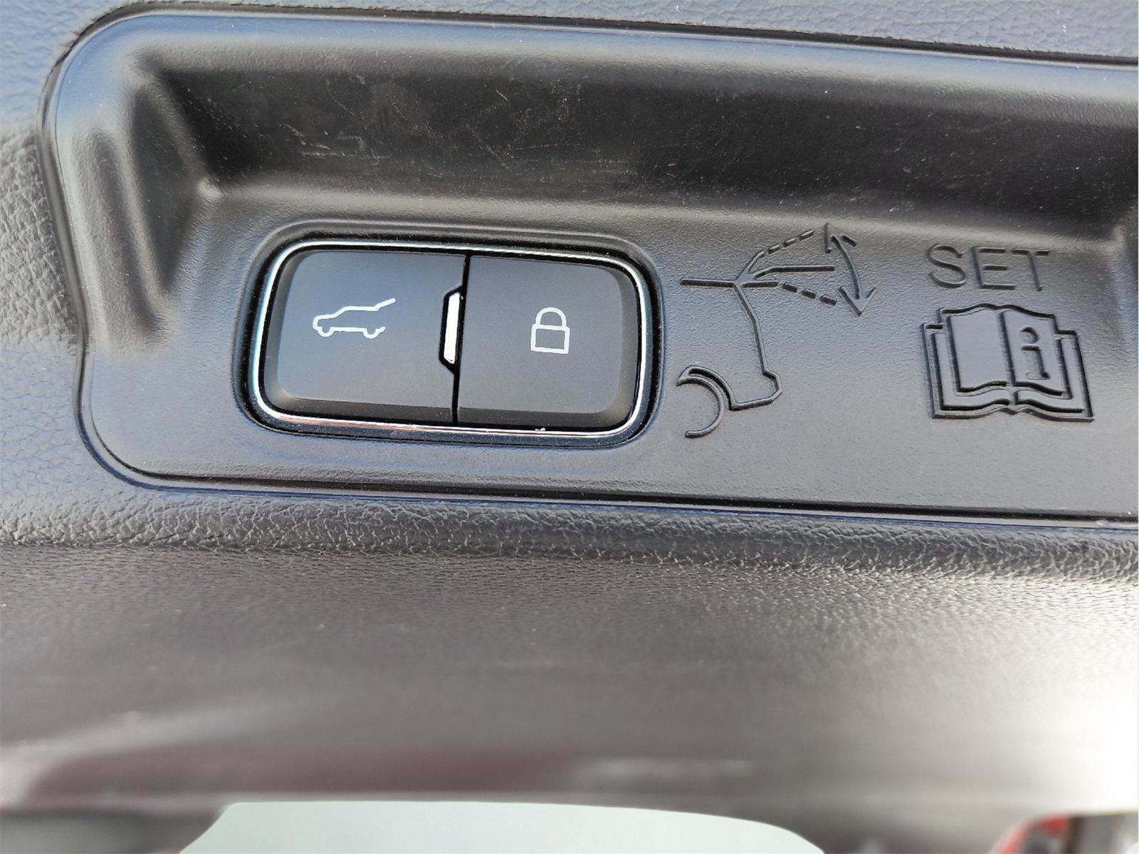 Used 2022 Ford Explorer XLT w/ Equipment Group 202A image 20