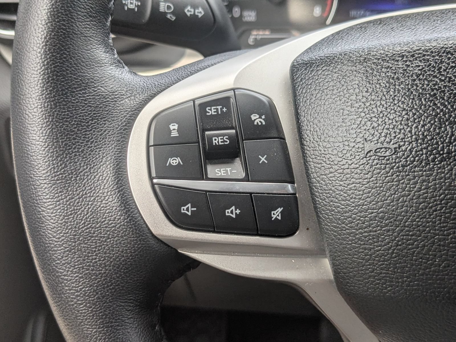 Used 2023 Ford Explorer XLT w/ Equipment Group 202A AWD/4WD image 17