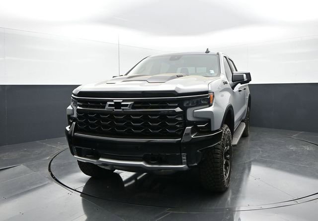 Used 2025 Chevrolet Silverado 1500 ZR2 w/ Dark Appearance Package image 4
