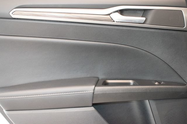 Used 2018 Ford Fusion SE w/ Fusion SE Technology Package FWD image 17