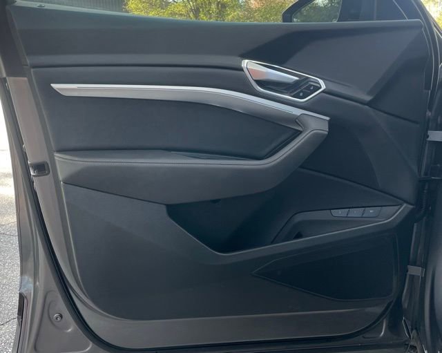 Used 2021 Audi e-tron Premium w/ Convenience Plus Package image 14