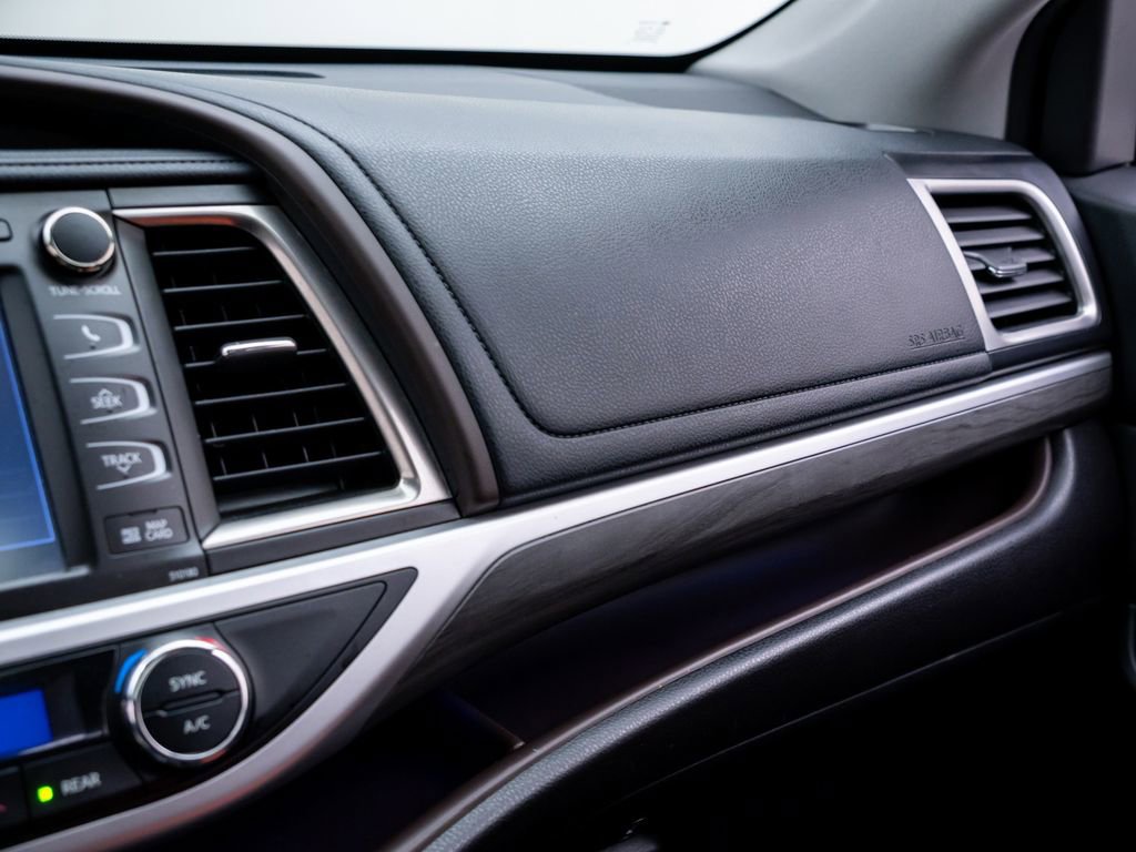 Used 2018 Toyota Highlander Limited image 32
