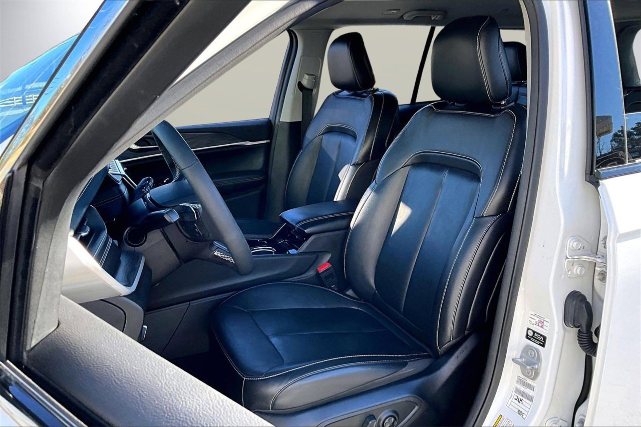 Used 2023 Jeep Grand Cherokee Limited image 21