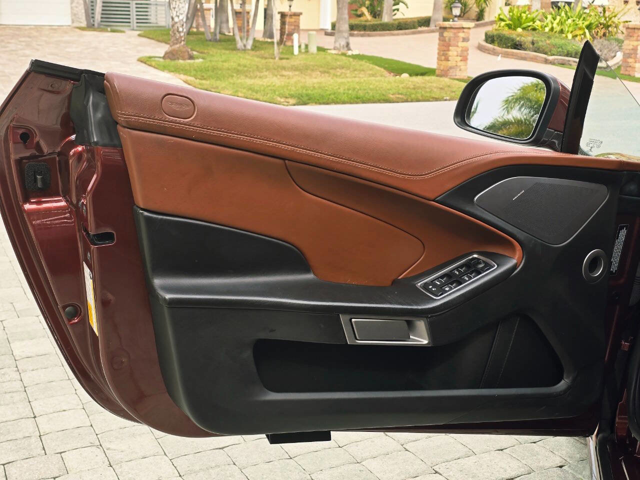 Used 2014 Aston Martin Vanquish Base 2dr Coupe image 76