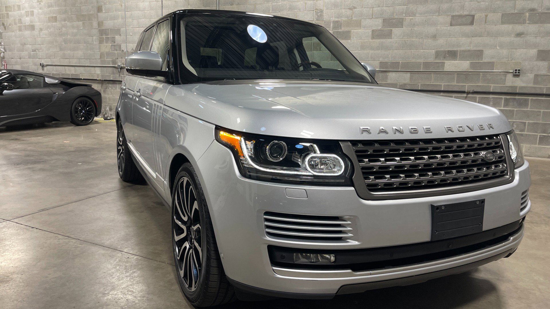 Used 2017 Land Rover Range Rover image 4