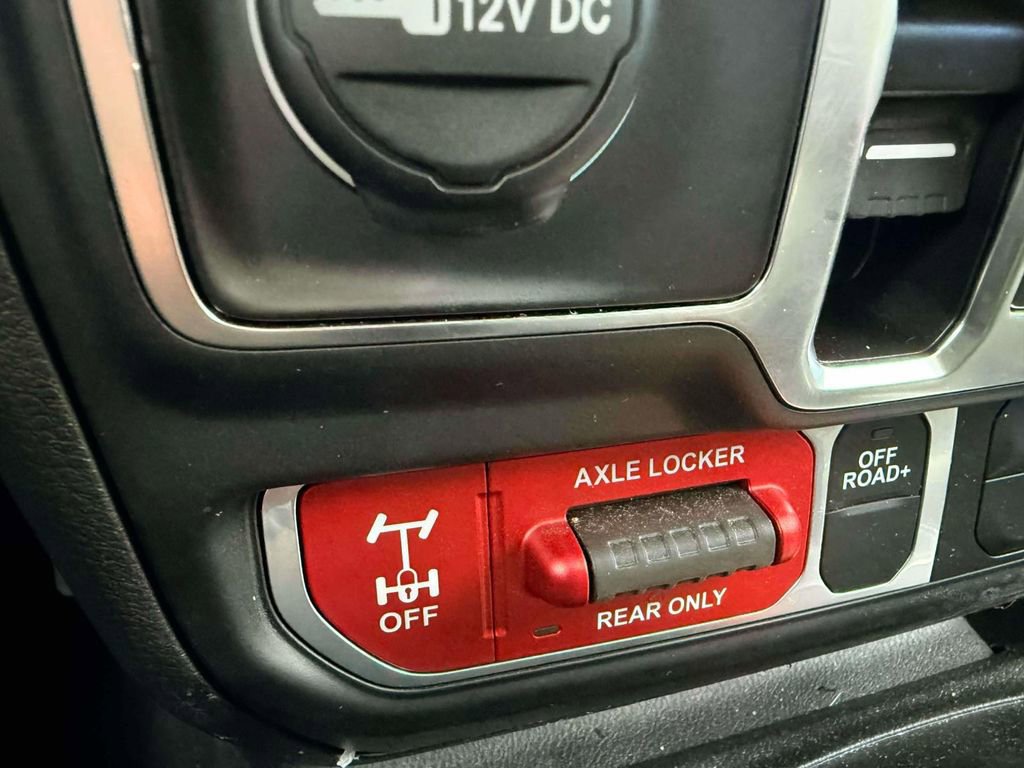 Used 2025 Jeep Wrangler Willys AWD/4WD image 24