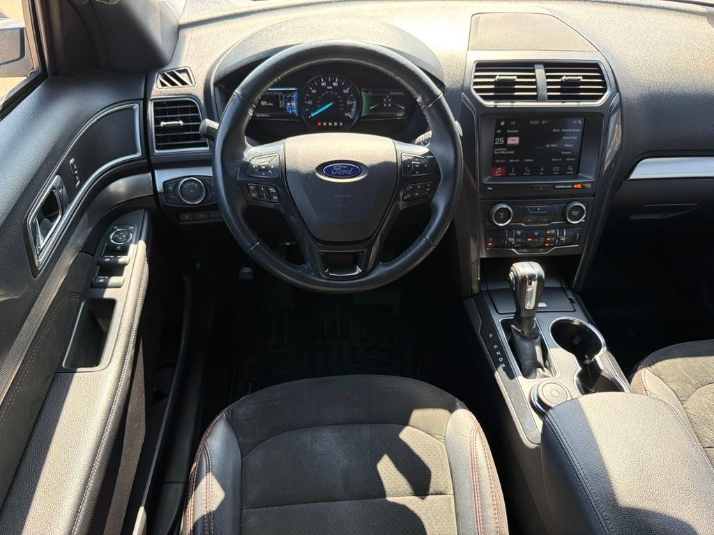 Used 2018 Ford Explorer XLT w/ Equipment Group 202A AWD/4WD image 23