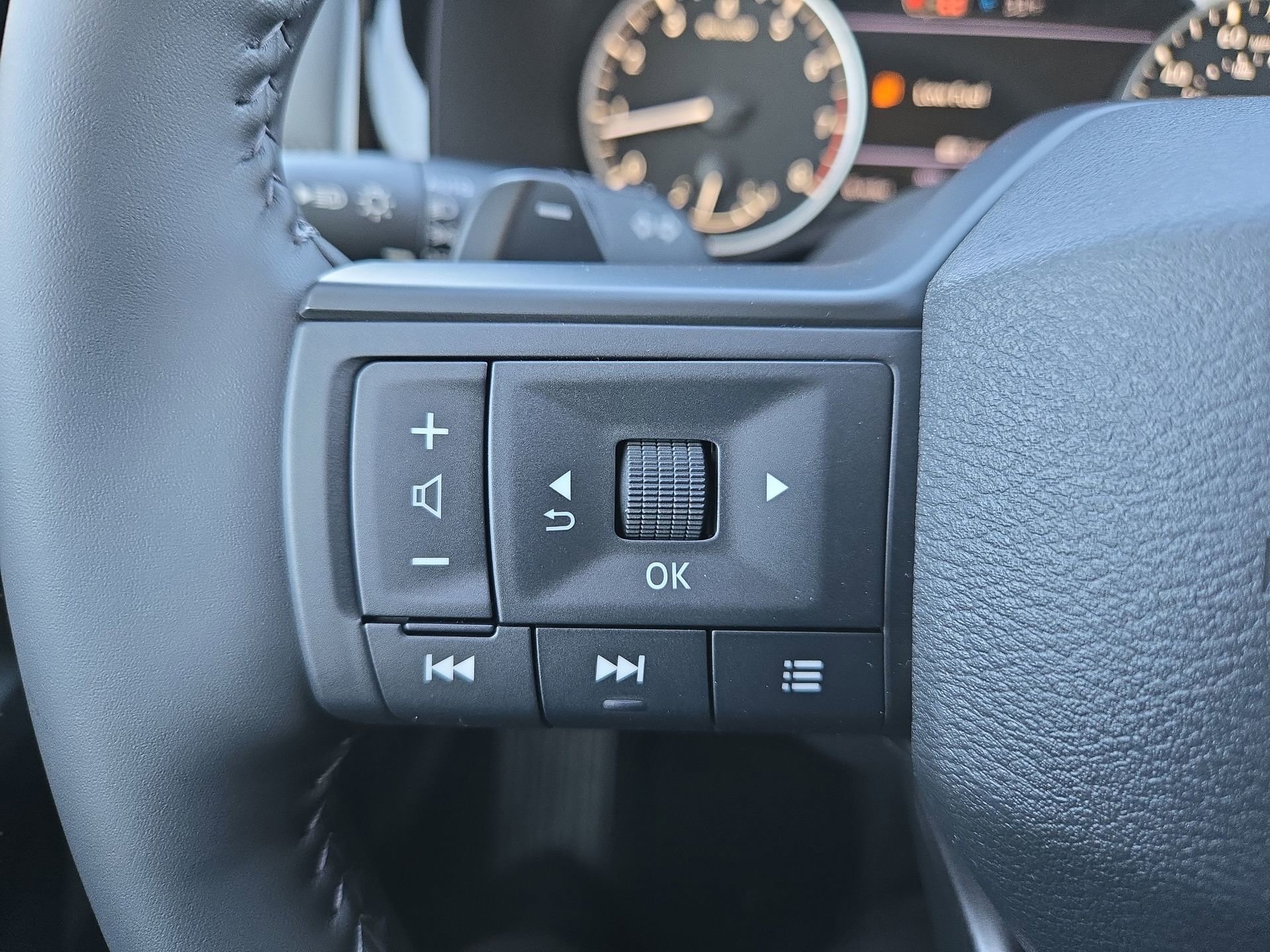 New 2026 Nissan Pathfinder SV image 9