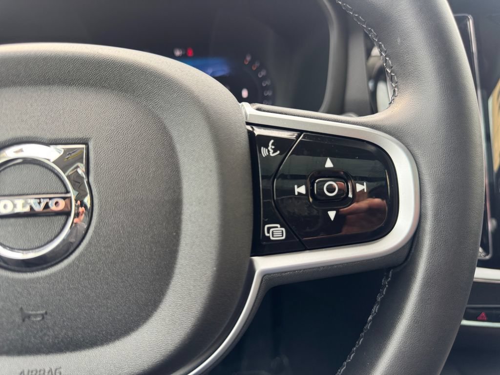 Certified 2025 Volvo V60 B5 Cross Country Plus AWD/4WD image 18