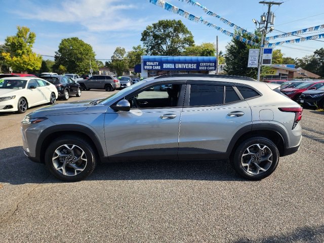 Used 2024 Chevrolet Trax LT image 2