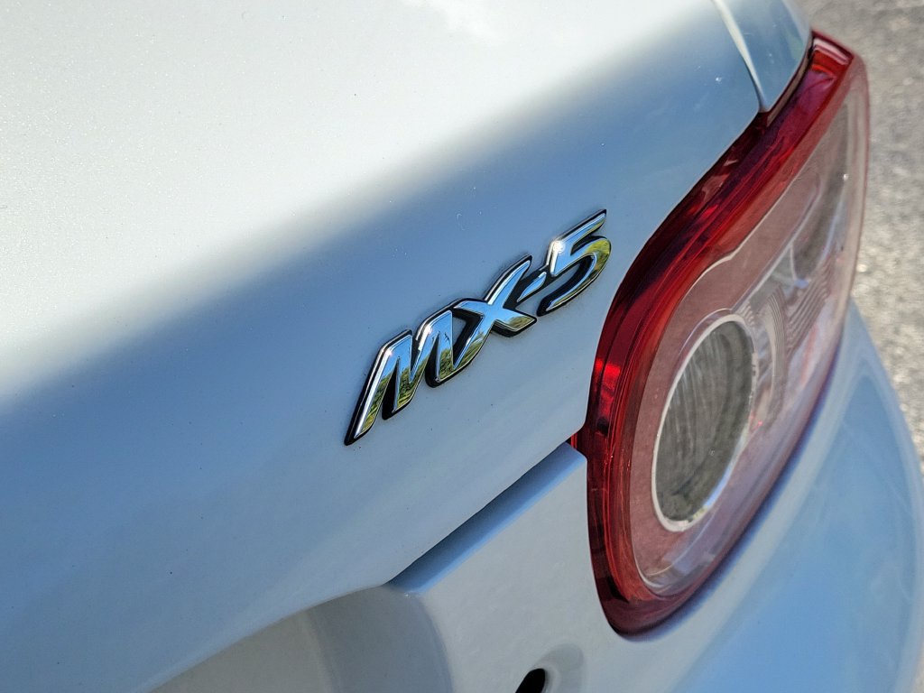 Used 2014 MAZDA MX-5 Miata Sport RWD image 5