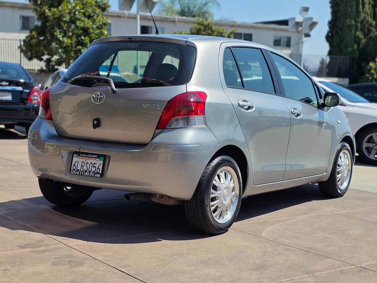Used 2010 Toyota Yaris 4-Door Hatchback FWD image 12