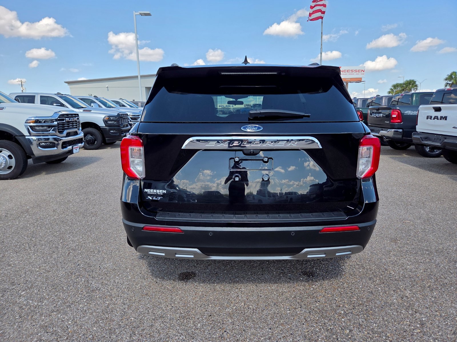 Used 2023 Ford Explorer XLT w/ Equipment Group 202A RWD image 6