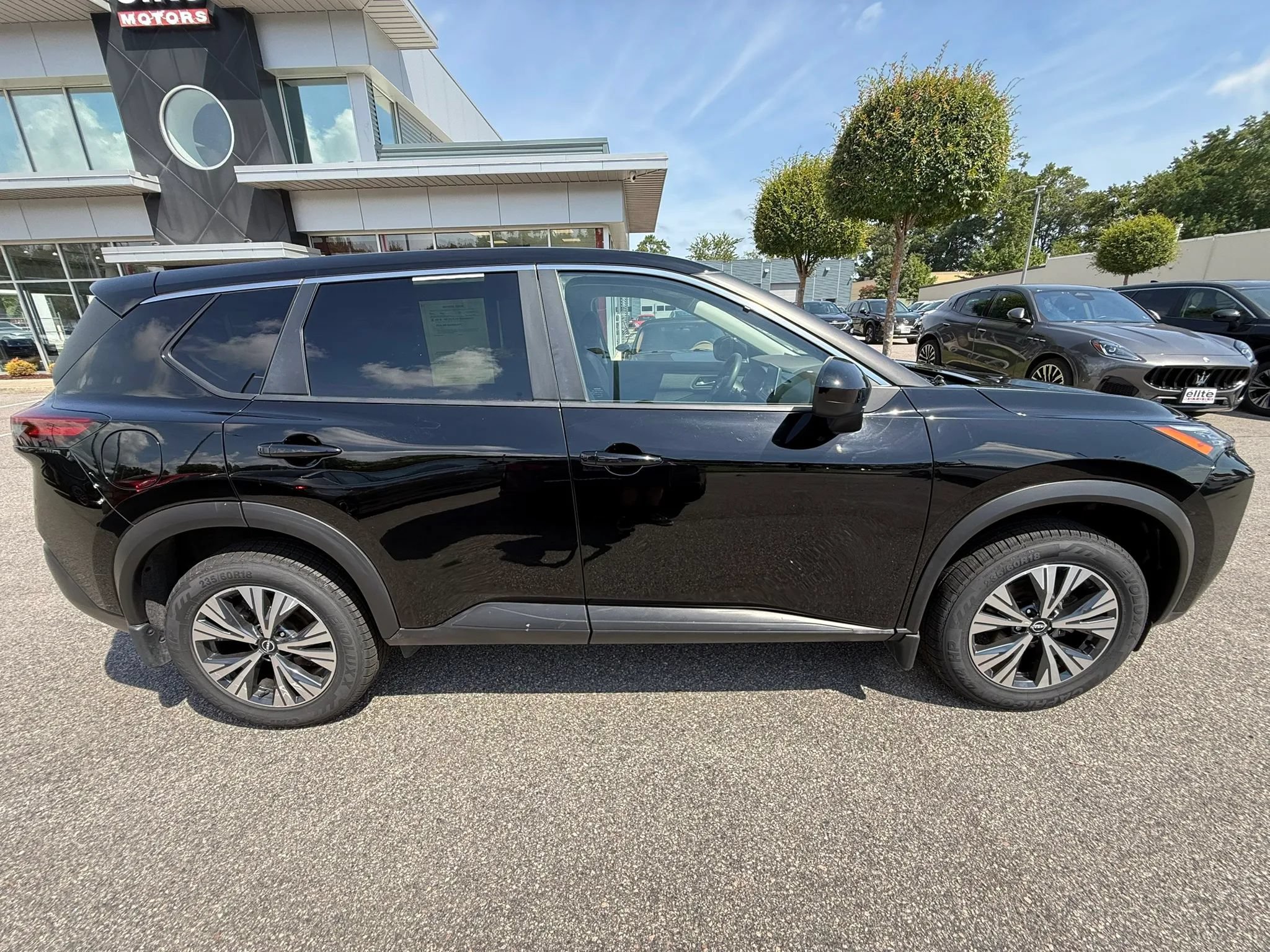 Used 2023 Nissan Rogue SV AWD/4WD image 8