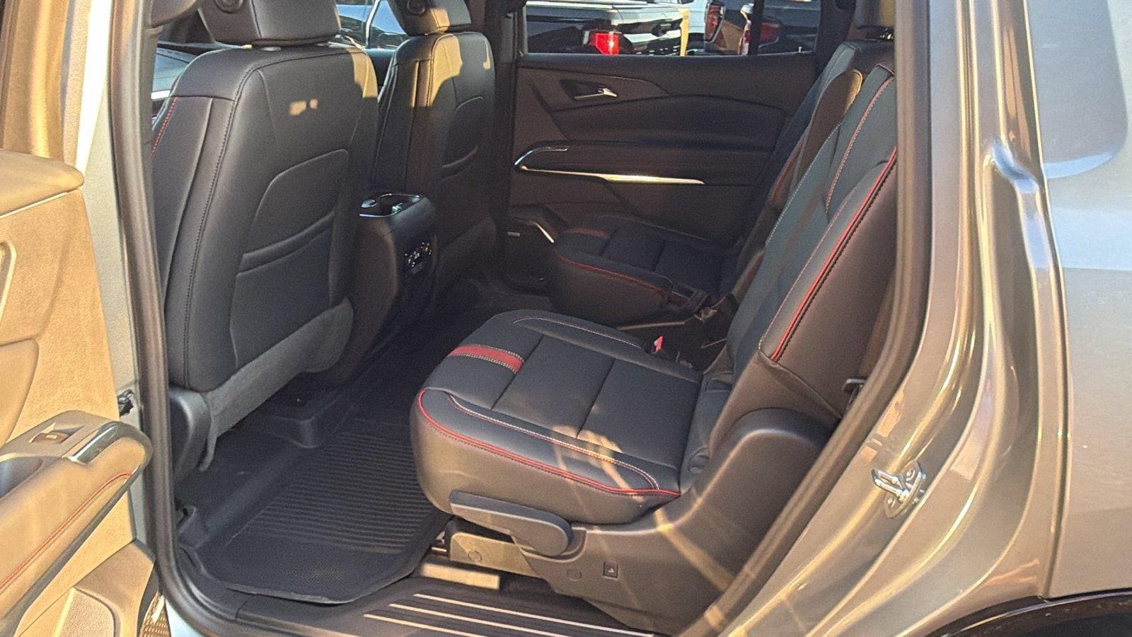 New 2027 Chevrolet Traverse RS w/ LPO, Floor Liner Package FWD image 18