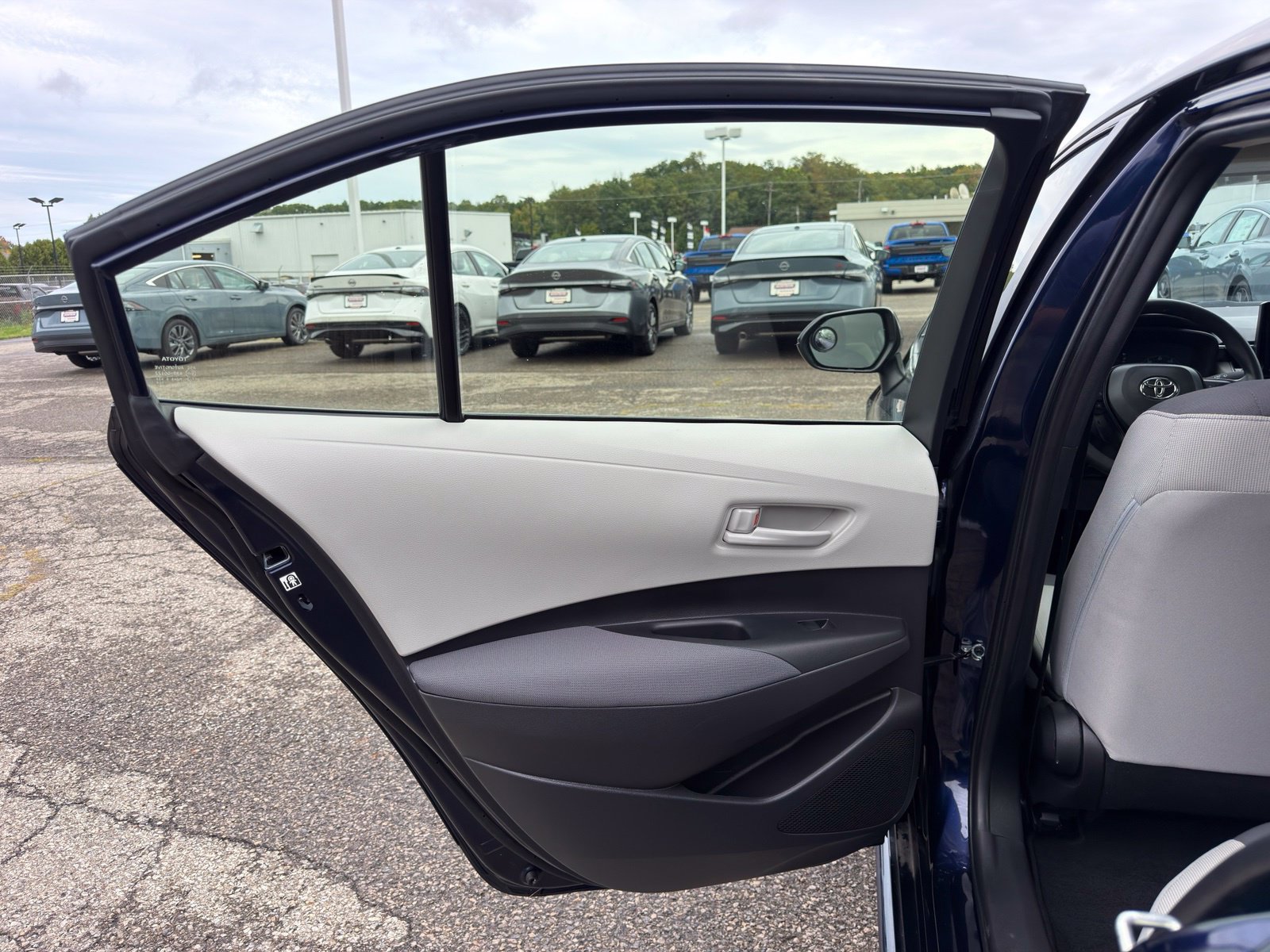 Used 2024 Toyota Corolla LE FWD image 25