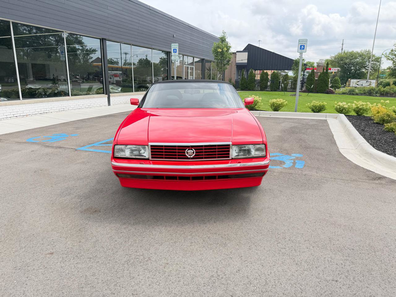 Used 1992 Cadillac Allante FWD image 2