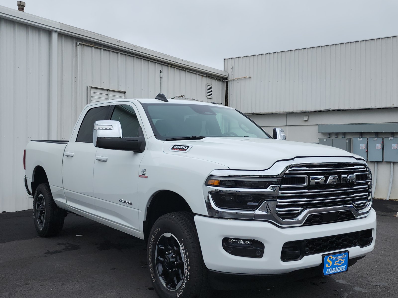 Used 2026 RAM 2500 Laramie AWD/4WD image 7