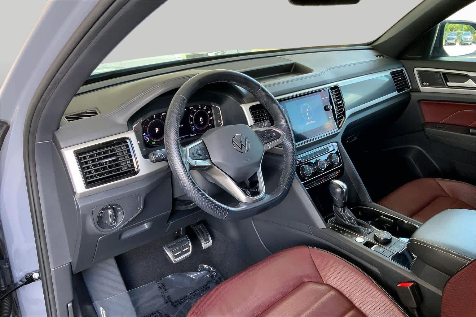 Used 2022 Volkswagen Atlas Cross Sport SEL Premium R-Line AWD/4WD image 18