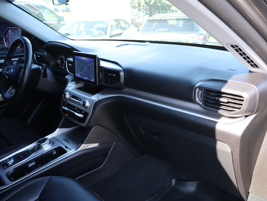 Used 2021 Ford Explorer XLT w/ Equipment Group 202A AWD/4WD image 9
