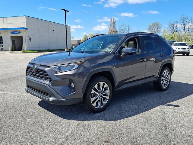 Used 2020 Toyota RAV4 XLE Premium image 6