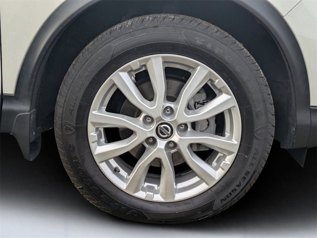 Used 2020 Nissan Rogue Sport SV image 11