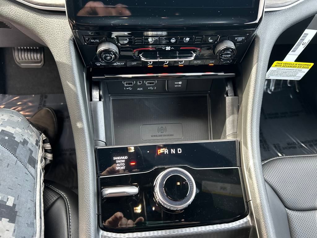 New 2025 Jeep Grand Cherokee Limited w/ Luxury Tech Group II image 16