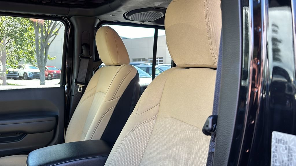 Used 2023 Jeep Gladiator Sport image 25