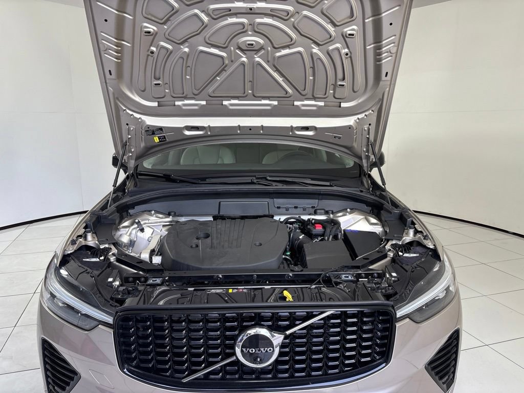Used 2023 Volvo XC60 B5 Plus w/ Protection Package Premier AWD/4WD image 11