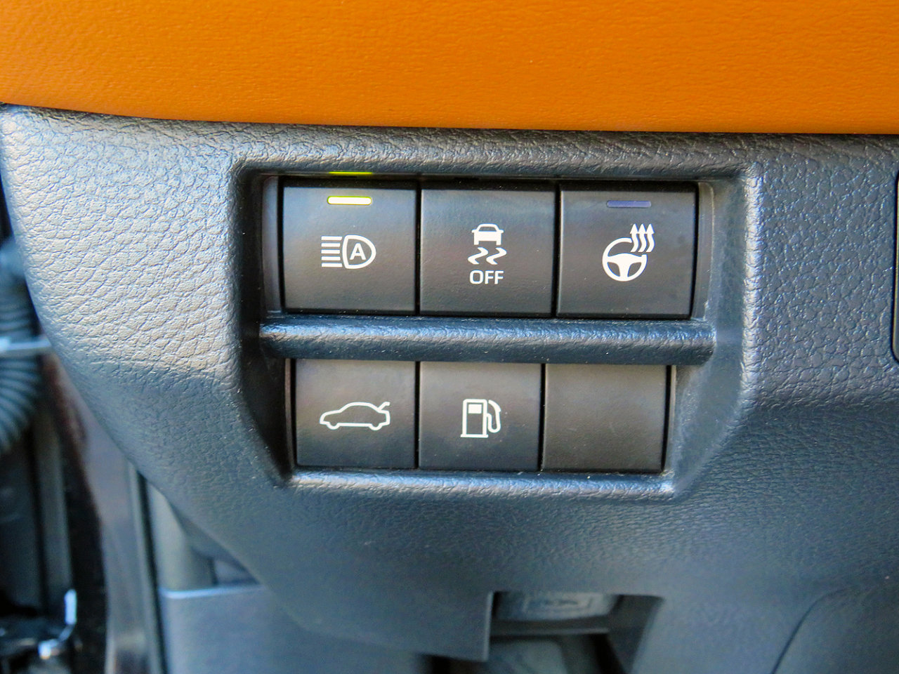 Used 2019 Toyota Avalon Limited image 26