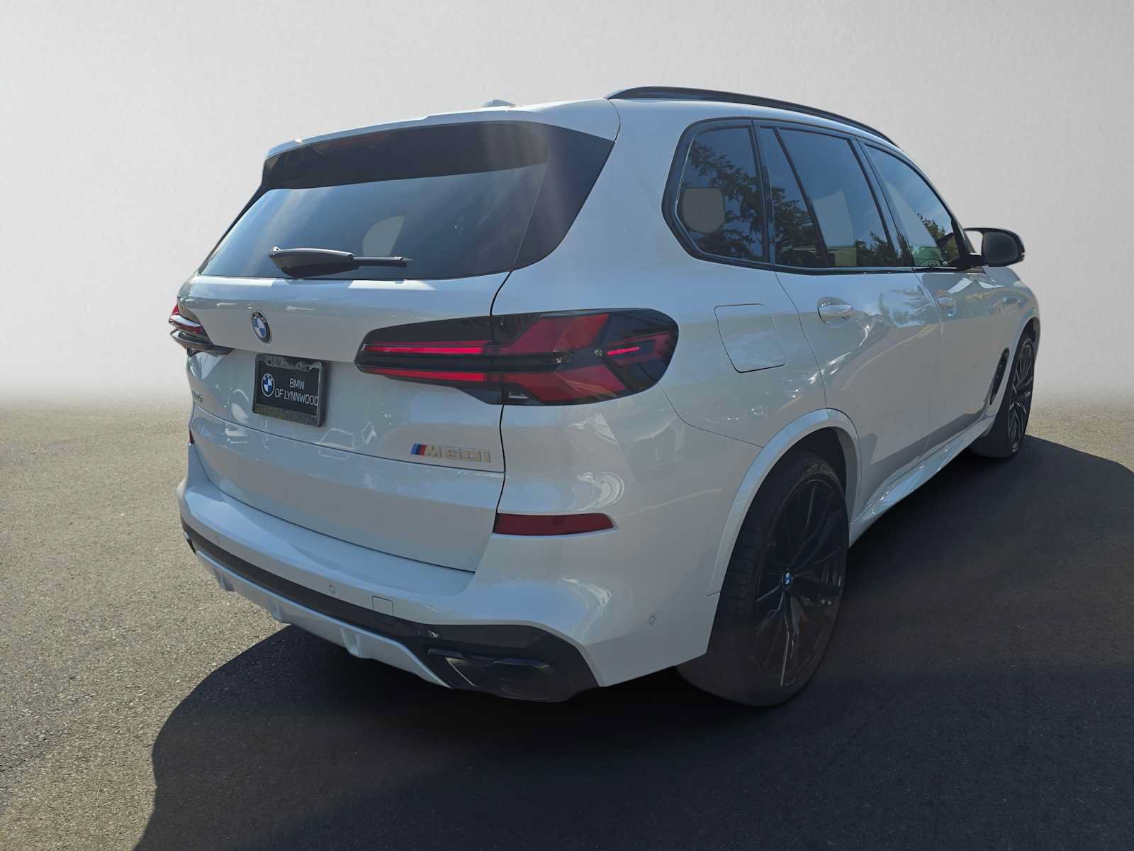 Used 2024 BMW X5 M60i w/ Climate Comfort Package AWD/4WD image 3