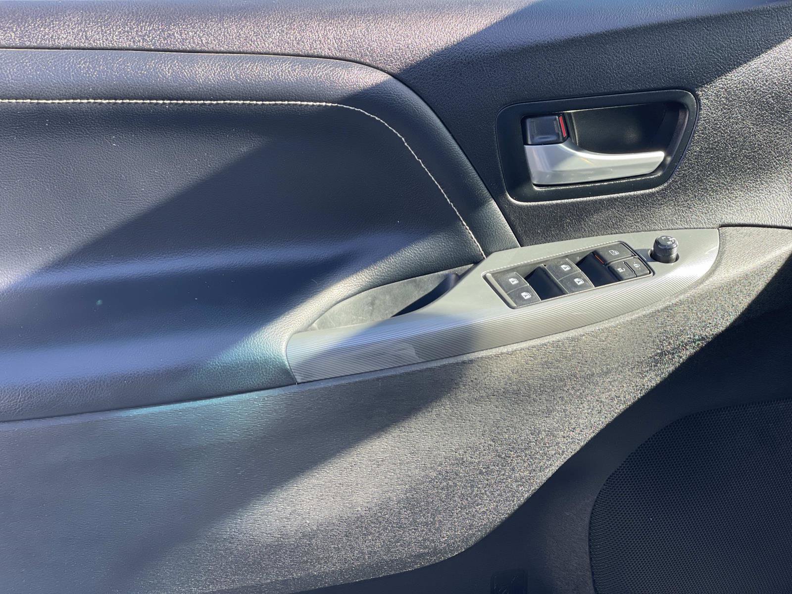 Used 2015 Toyota Sienna SE image 15