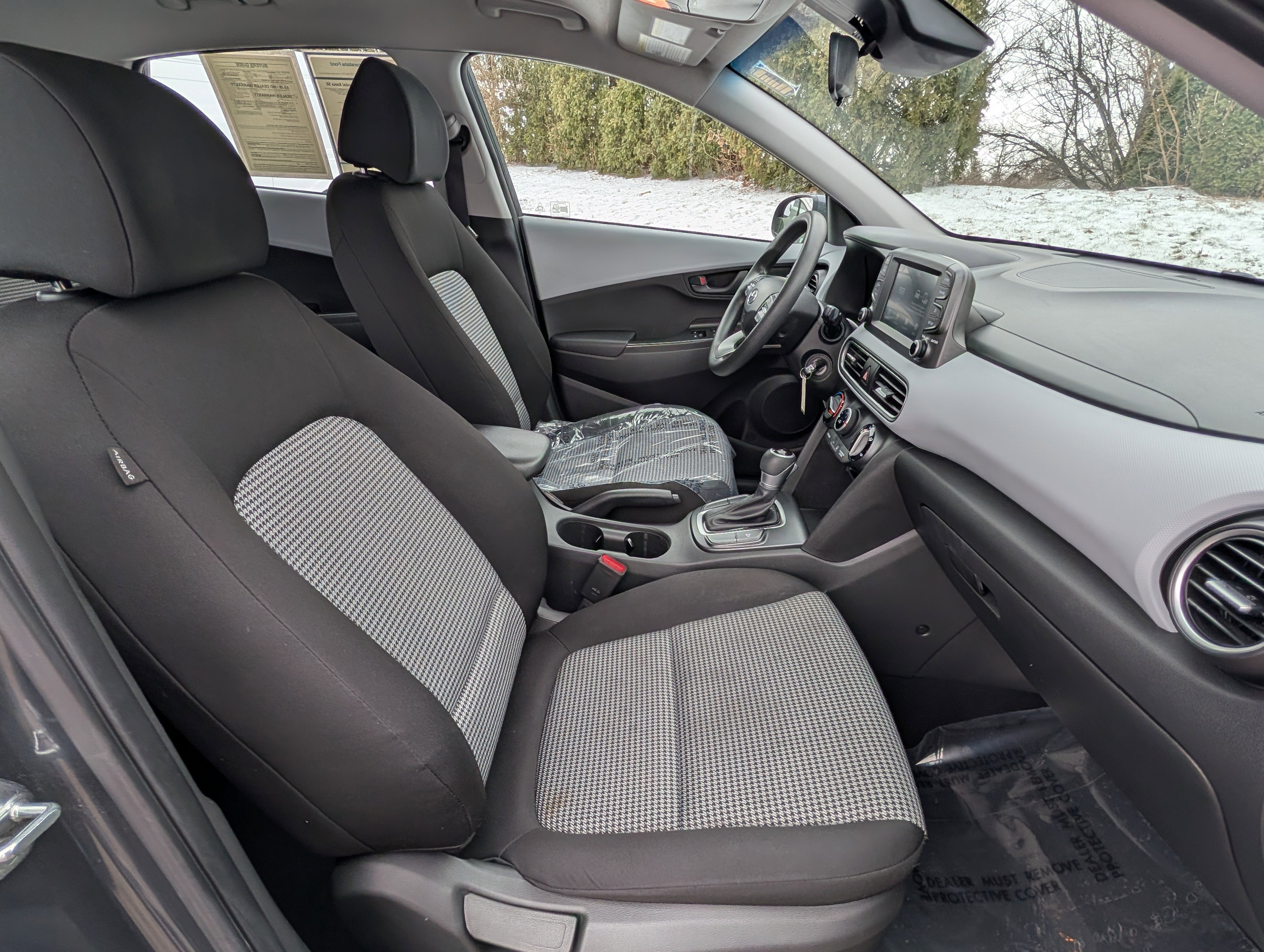 Used 2021 Hyundai Kona SE w/ Cargo Package image 11