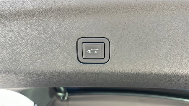 Used 2025 GMC Yukon XL Denali image 34