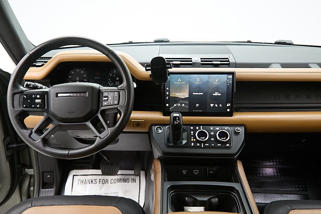 Used 2024 Land Rover Defender 130 X-Dynamic SE image 35