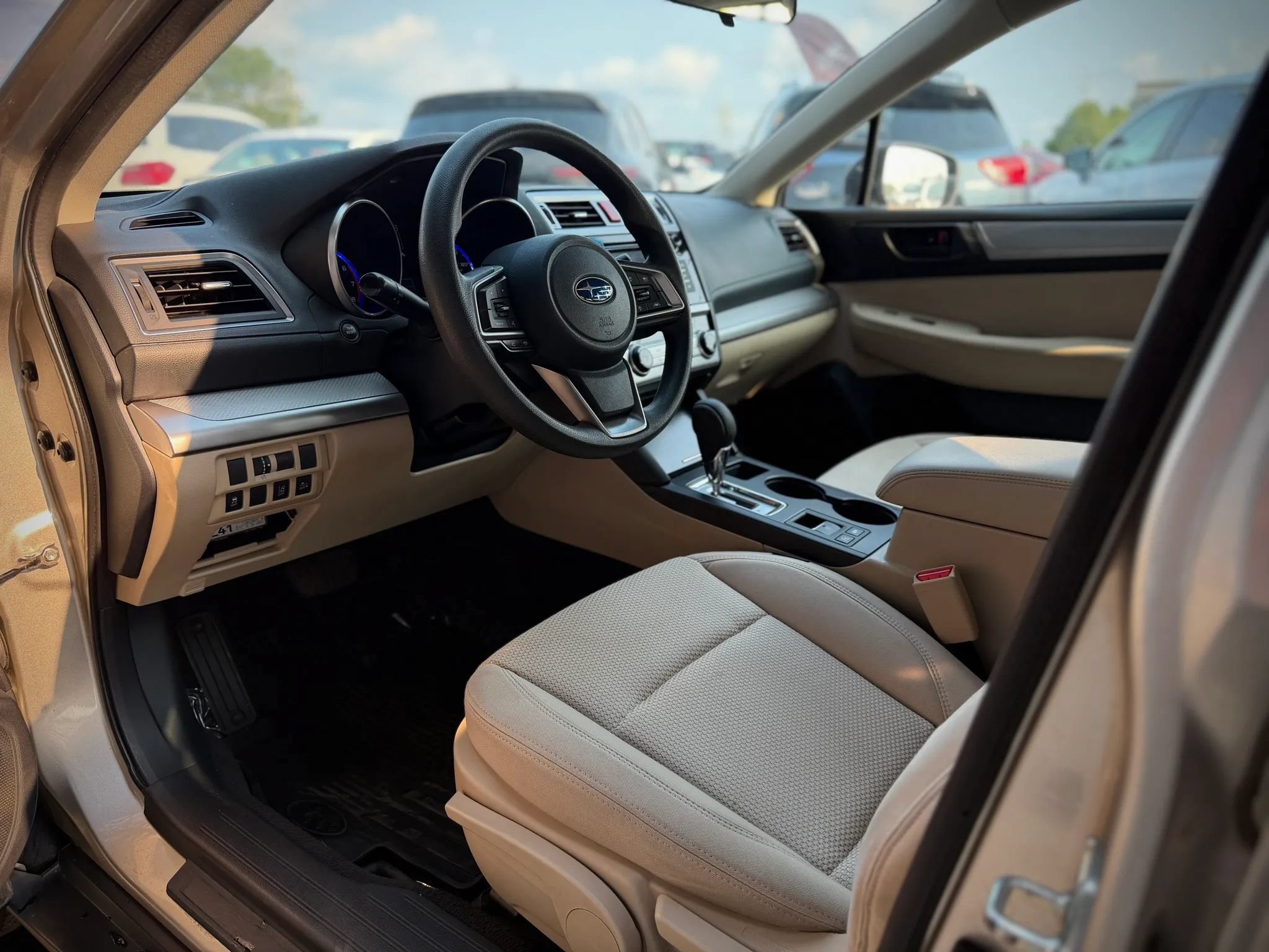 Used 2019 Subaru Outback 2.5i AWD/4WD image 7
