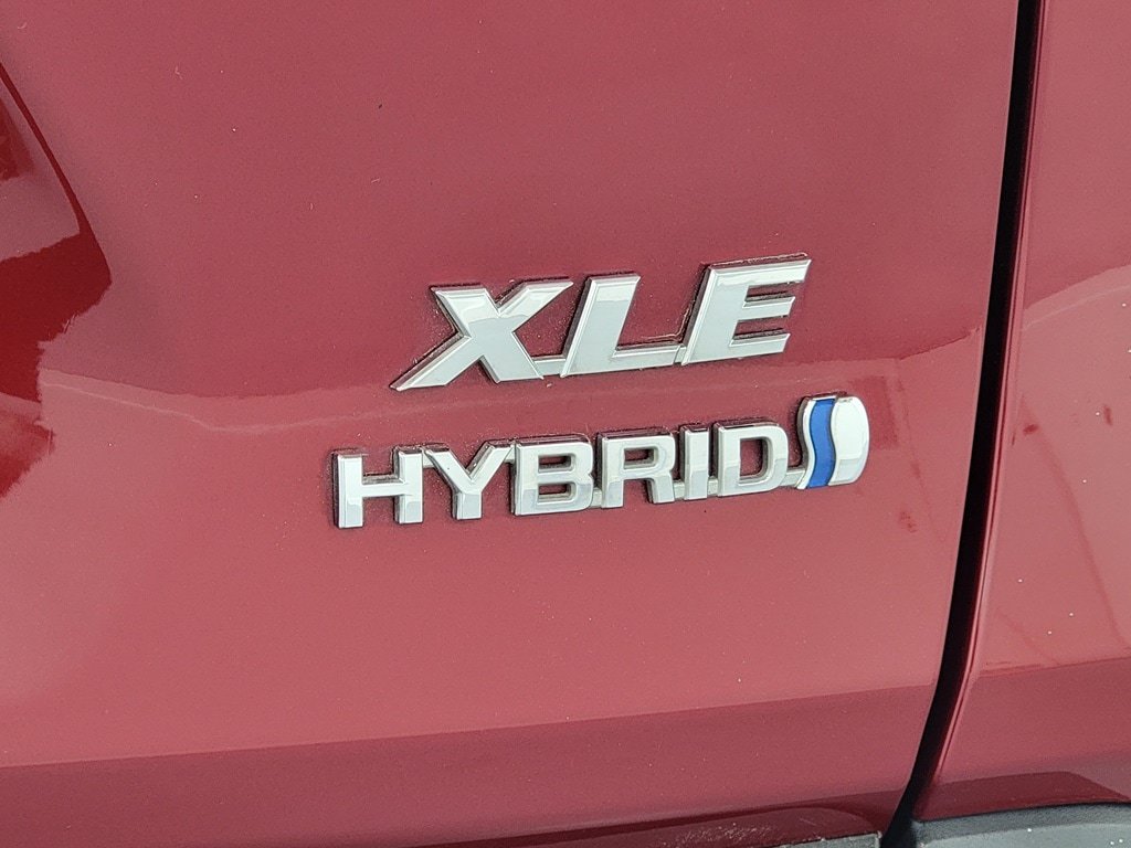 Used 2022 Toyota RAV4 XLE Premium AWD/4WD image 10
