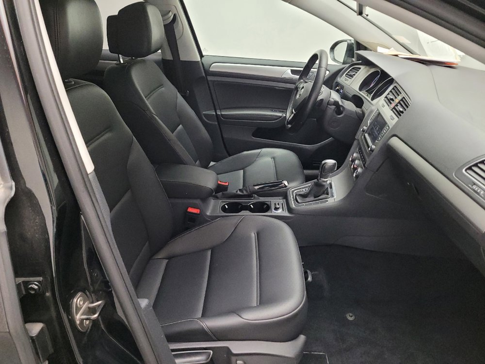 Used 2016 Volkswagen Golf Limited Edition image 21