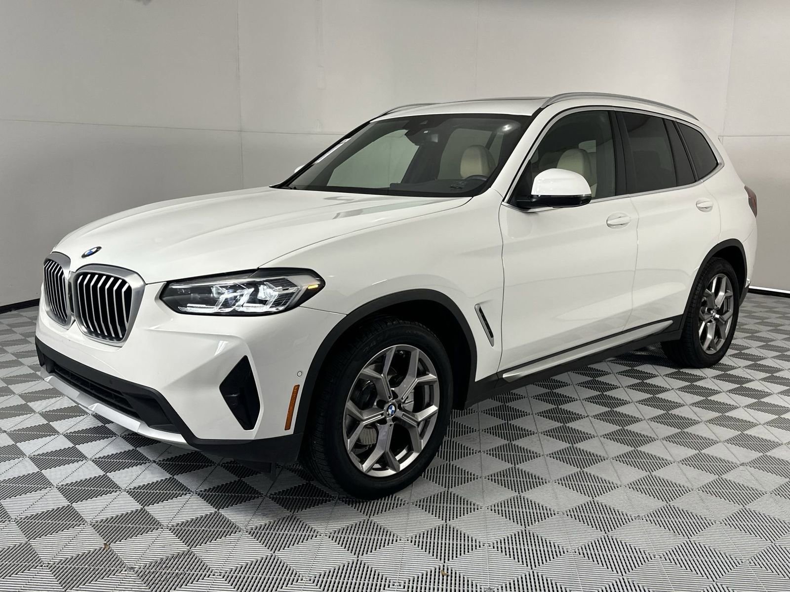 Used 2023 BMW X3 sDrive30i w/ Convenience Package RWD image 4