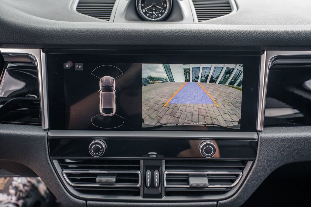 Used 2022 Porsche Macan image 28