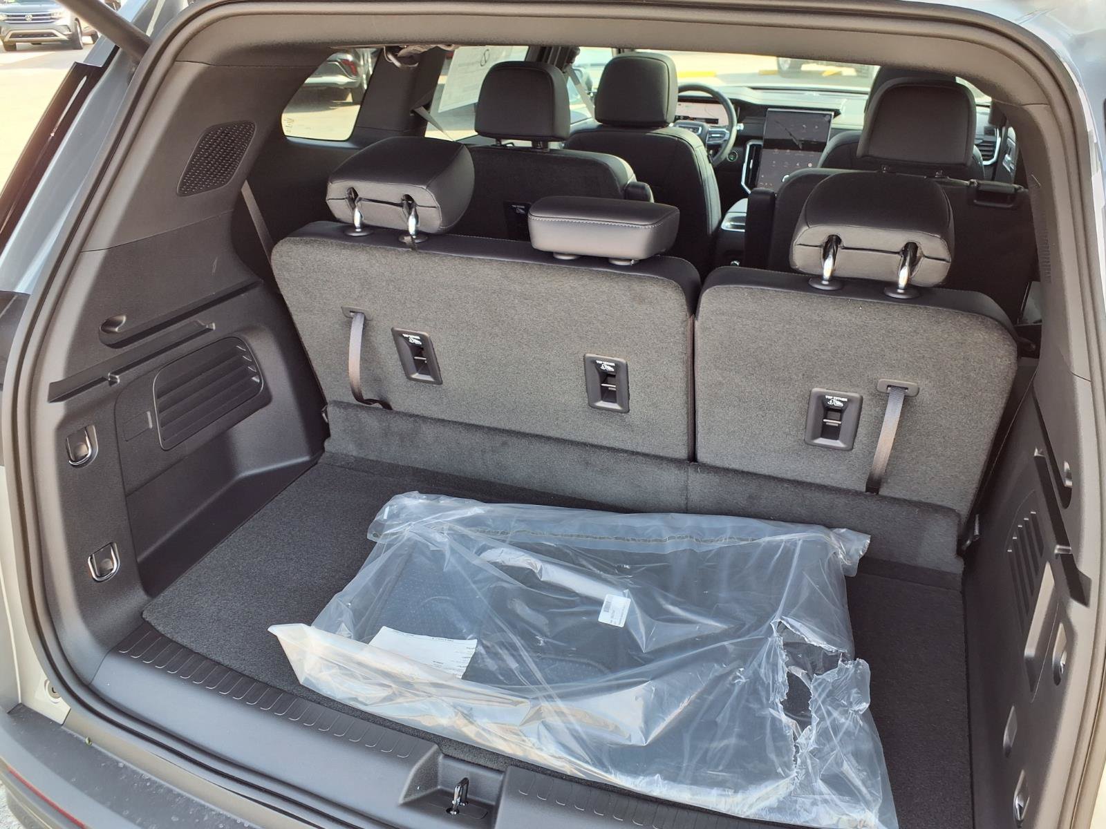 New 2026 GMC Acadia Elevation w/ Black Edition FWD image 23