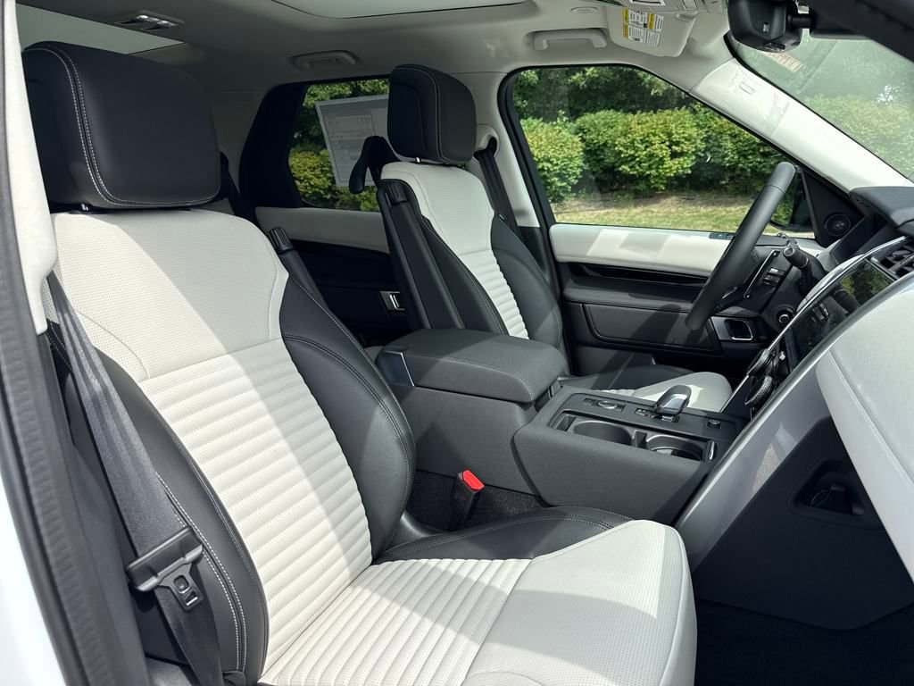 New 2025 Land Rover Discovery S AWD/4WD image 16