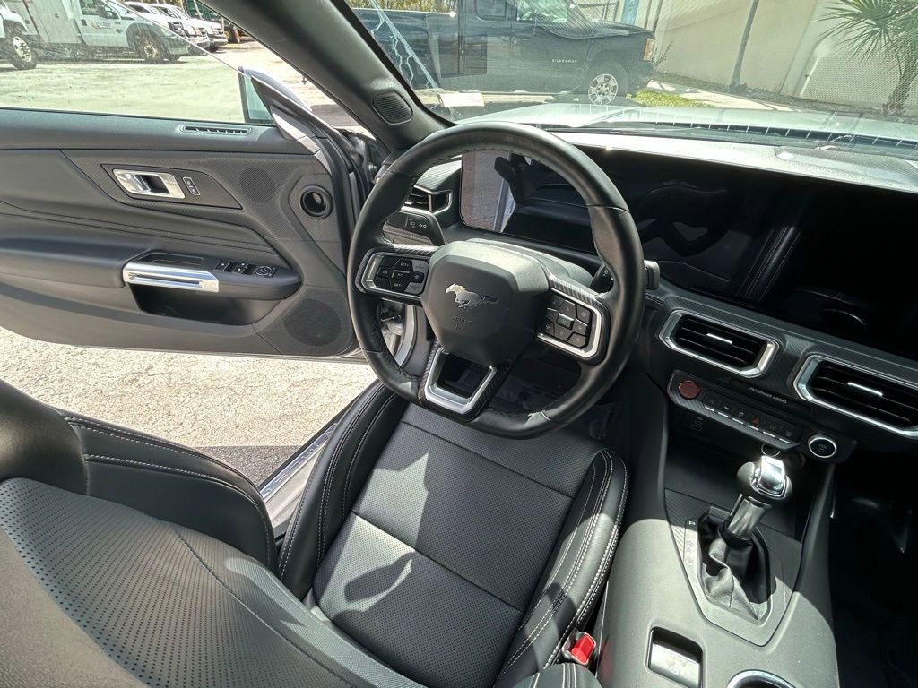 Used 2025 Ford Mustang Premium RWD image 9
