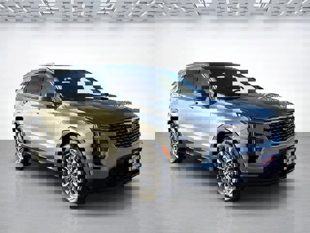 Used 2024 Cadillac XT4 Premium Luxury AWD/4WD image 2