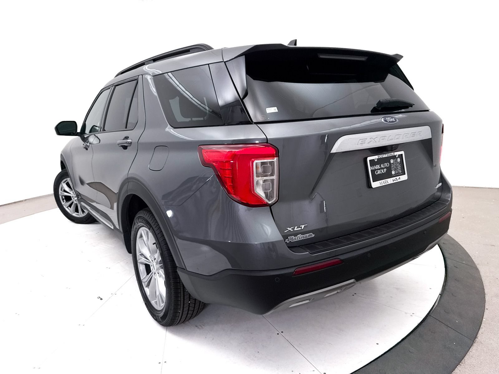 Used 2022 Ford Explorer XLT w/ Equipment Group 202A AWD/4WD image 8