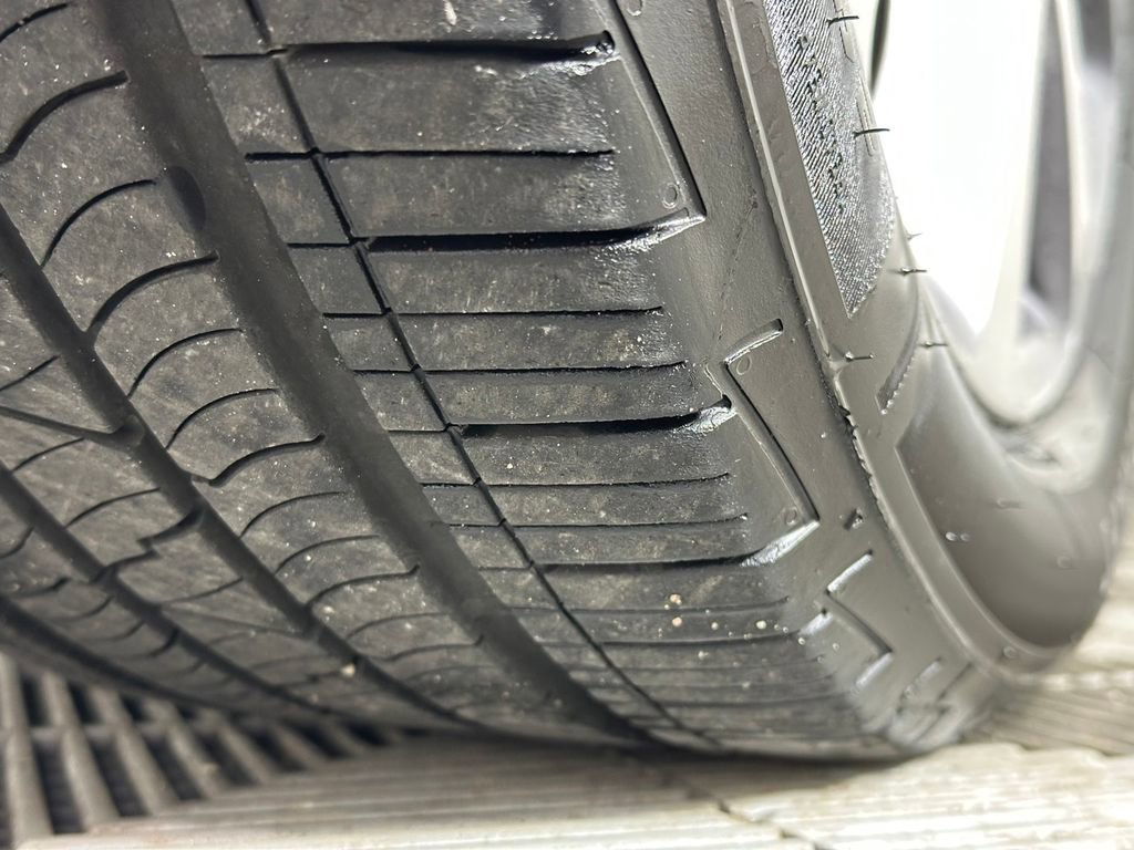 Used 2019 Chrysler Pacifica Limited w/ Tire & Wheel Group image 14